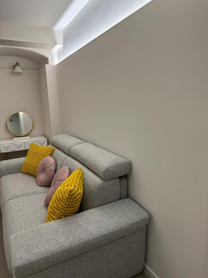 Imbriani 69 Apartment Bari Exteriör bild